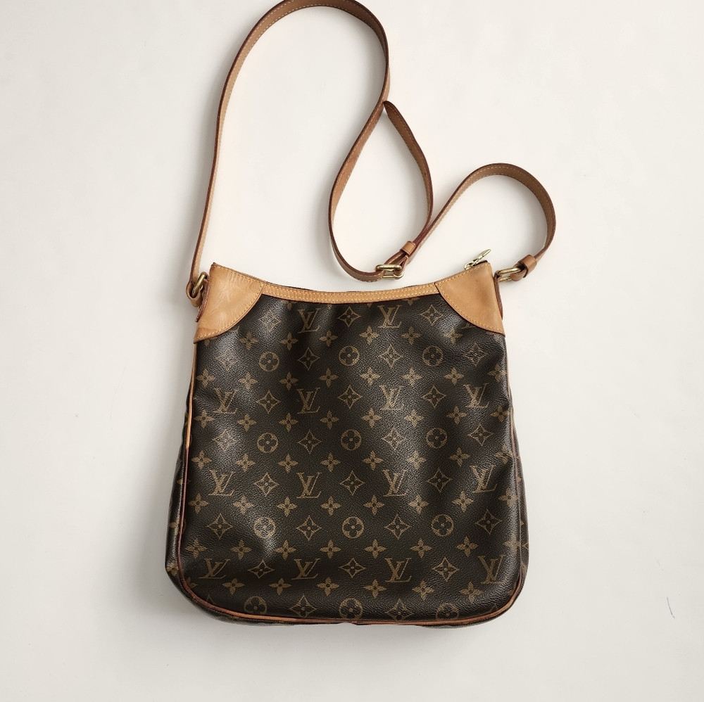 Louis Vuitton Monogrammed Odeon crossbody - Picture 4 of 14